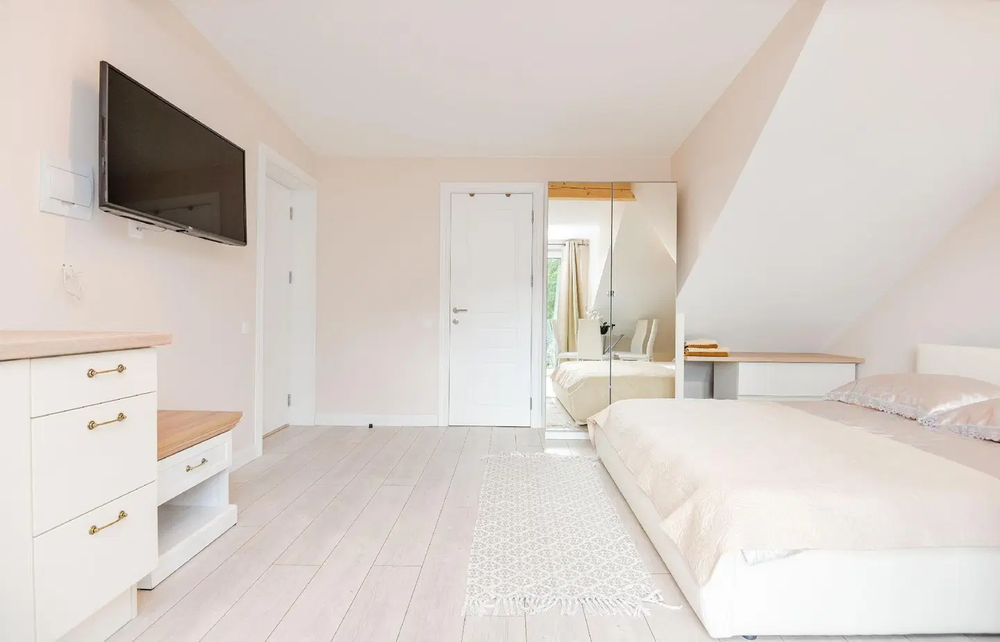 Seaside Apartments ROOM_EXAMPLE