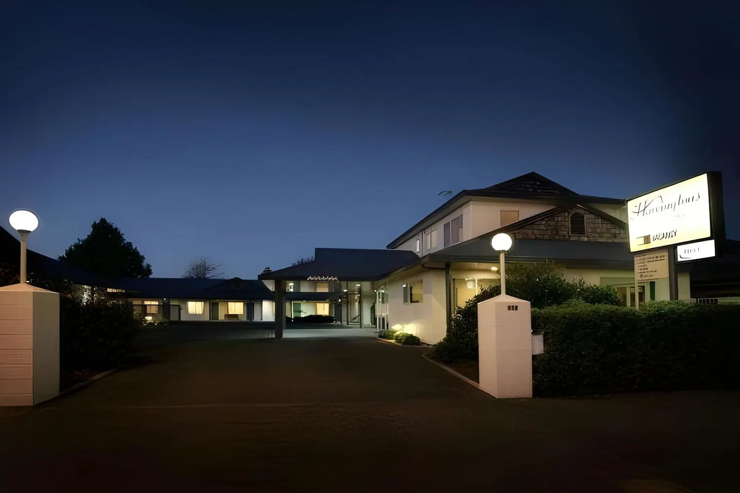 Harringtons Motor Lodge EXTERIOR