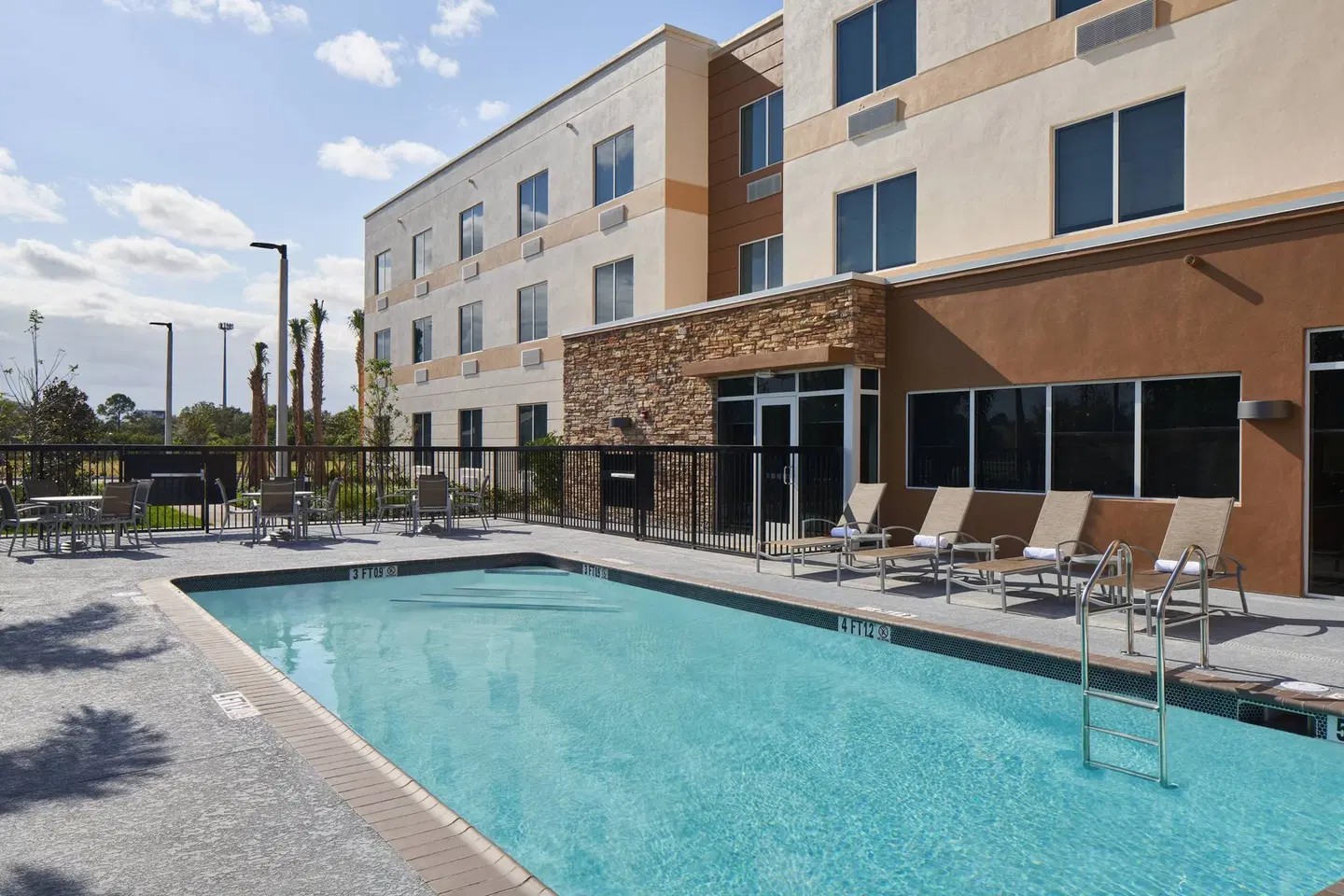 Fairfield by Marriott Inn & Suites Vero Beach OUTDOOR_POOL