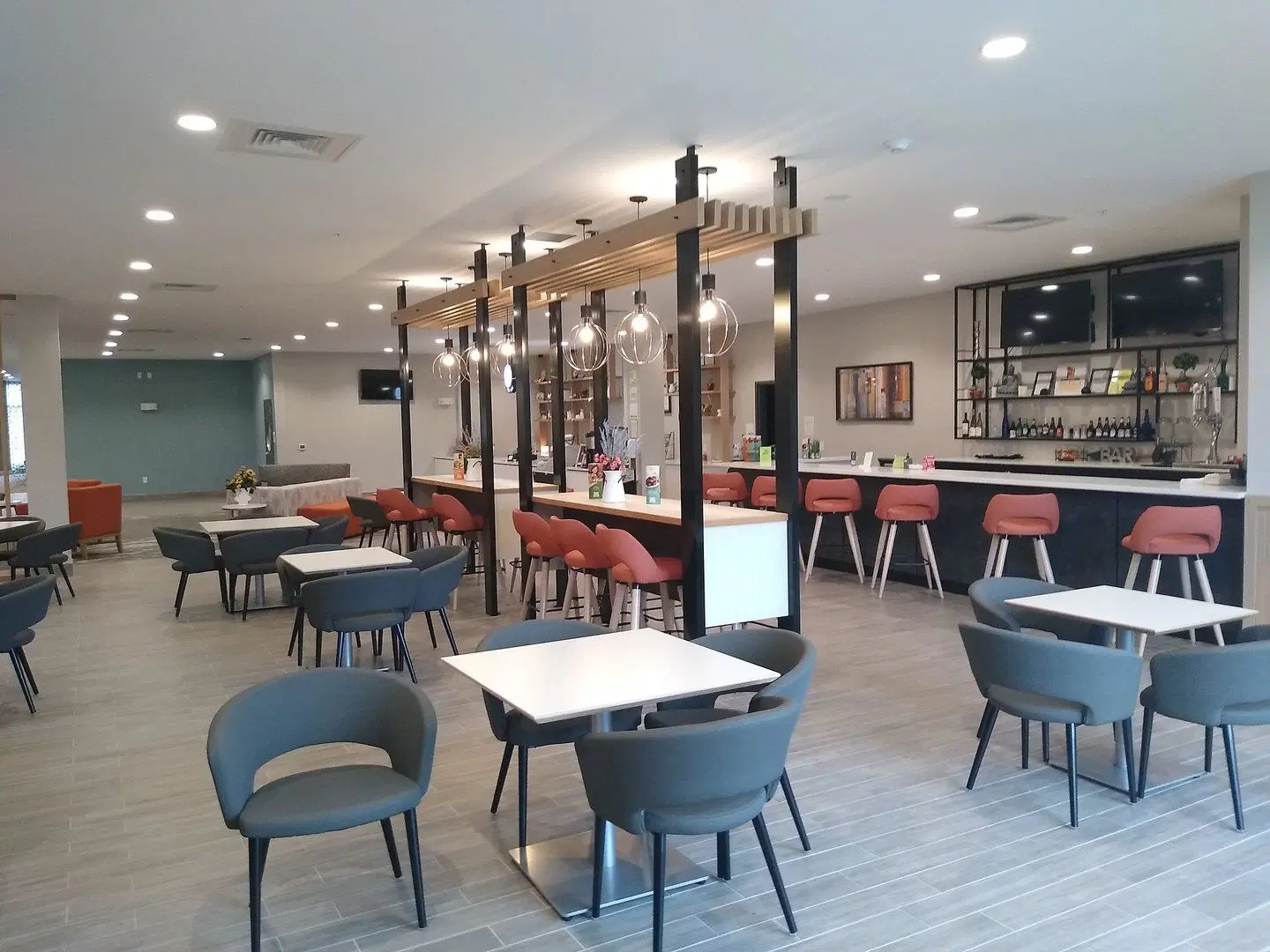 Holiday Inn Kansas City - Northeast by IHG Bar