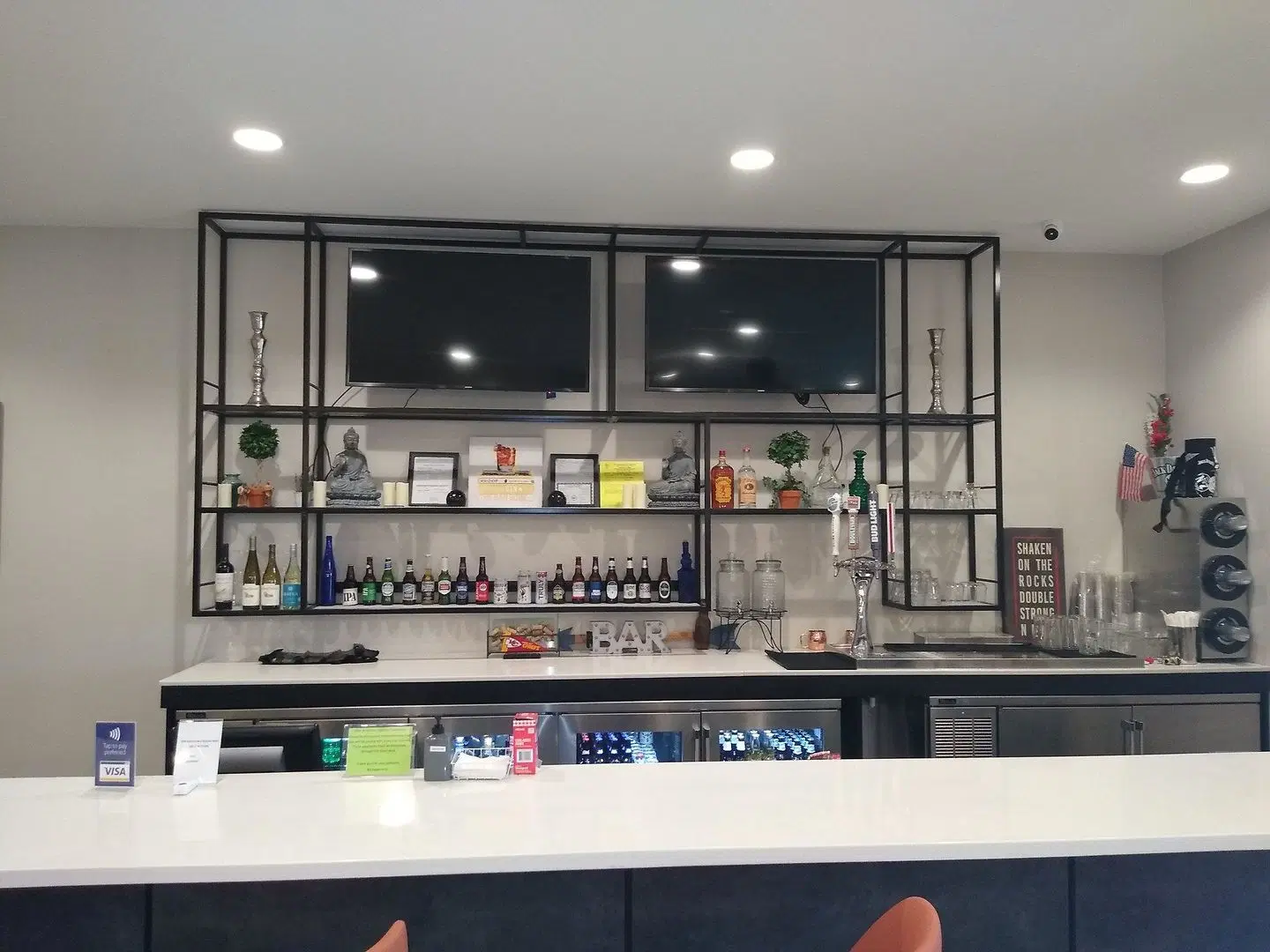 Holiday Inn Kansas City - Northeast by IHG Bar