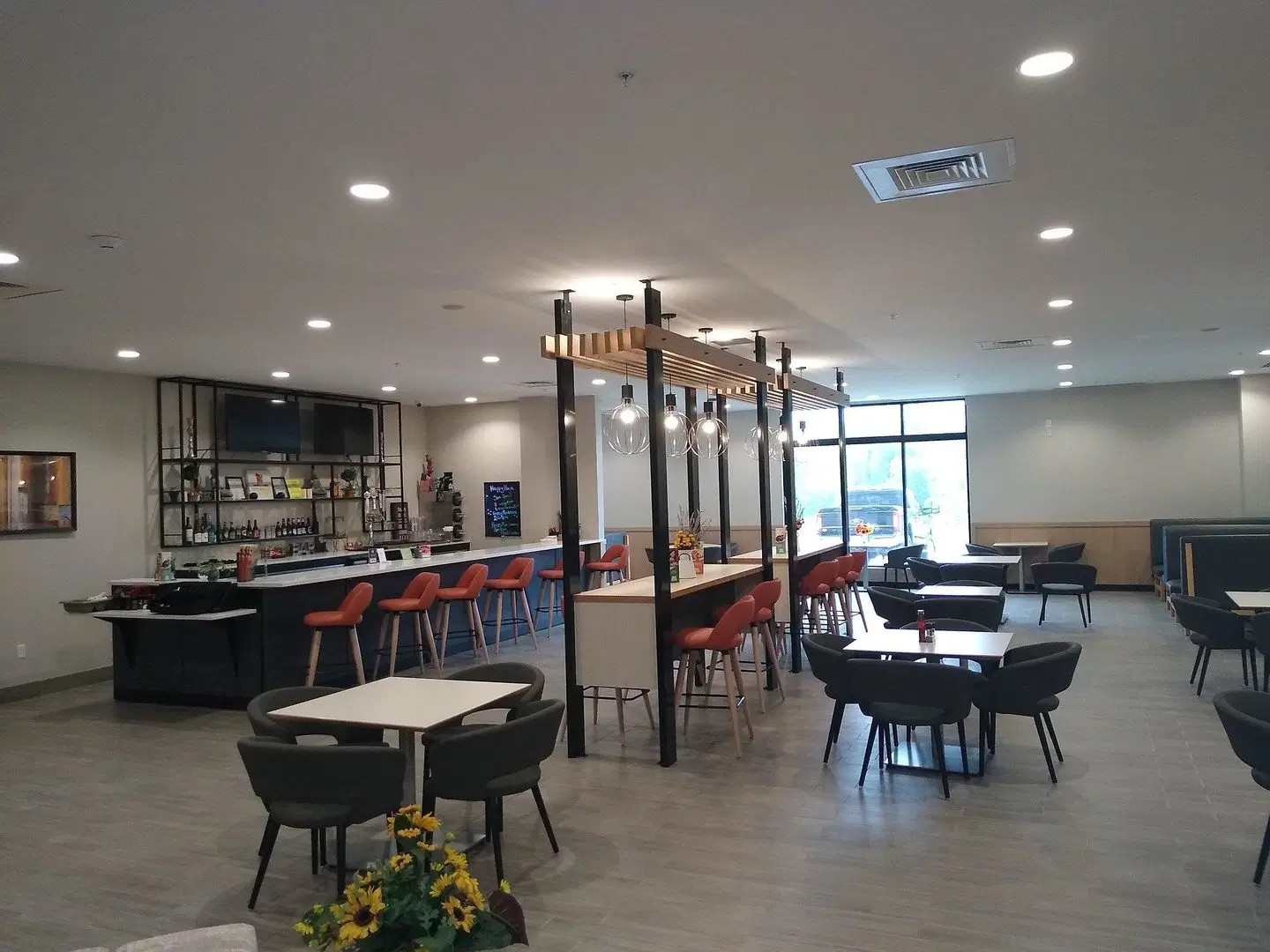 Holiday Inn Kansas City - Northeast by IHG Bar