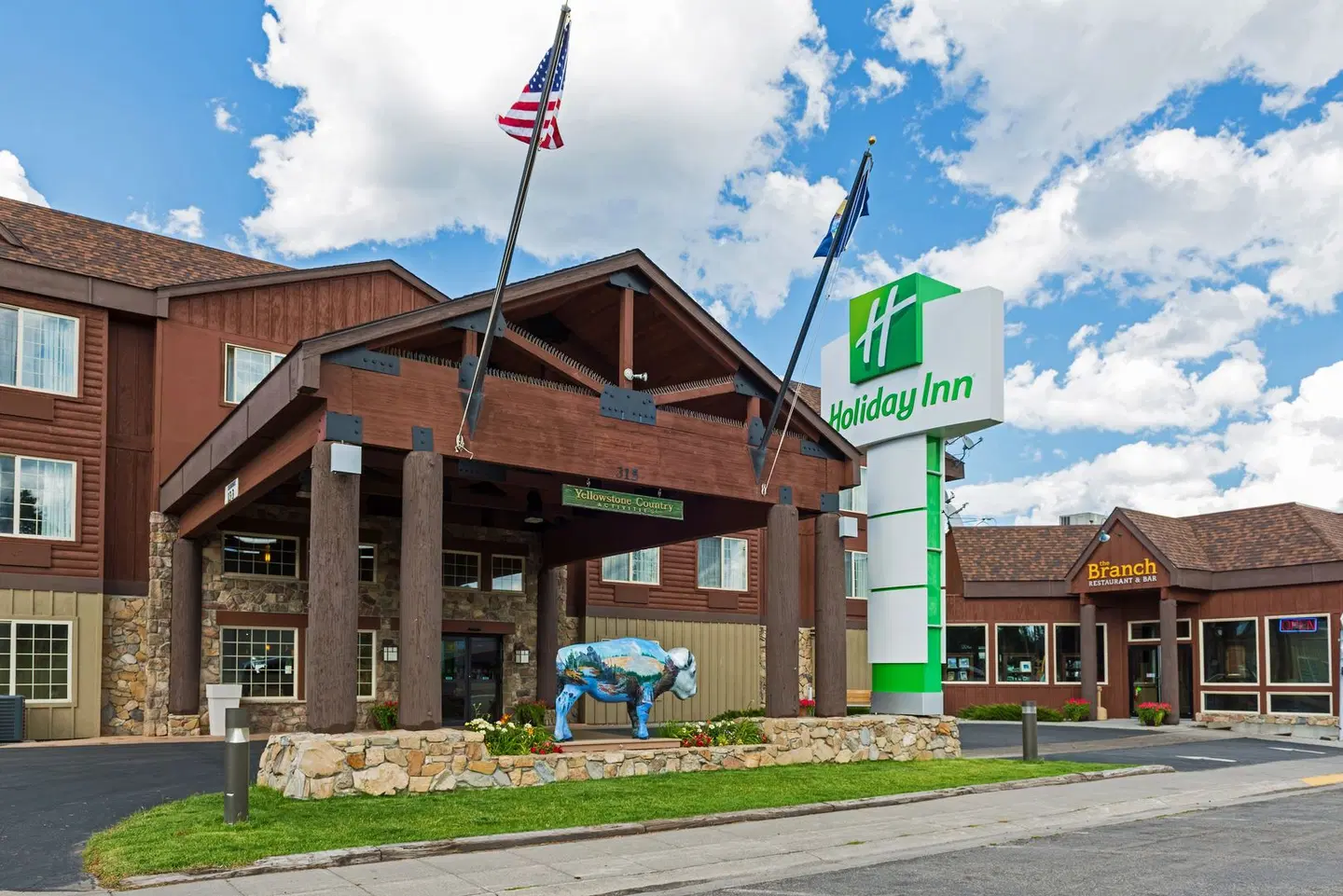 Holiday Inn West Yellowstone EXTERIOR