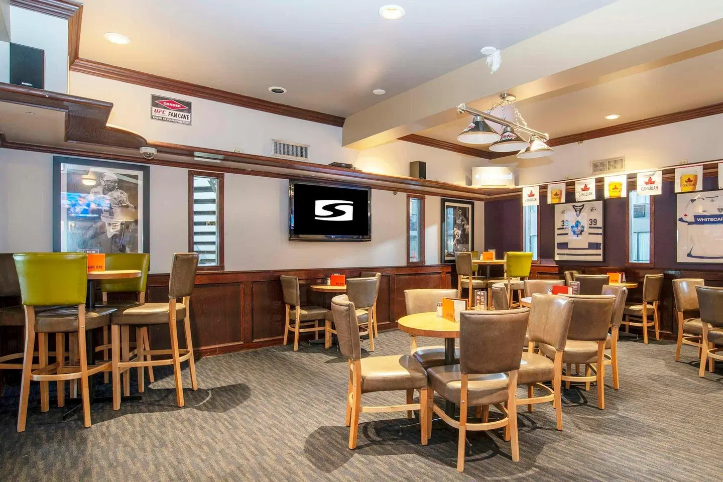Sandman Hotel & Suites Kelowna Bar