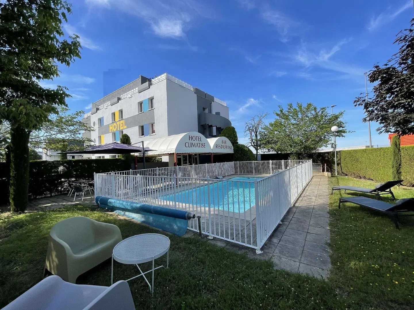 Kyriad Direct Dijon Nord OUTDOOR_POOL