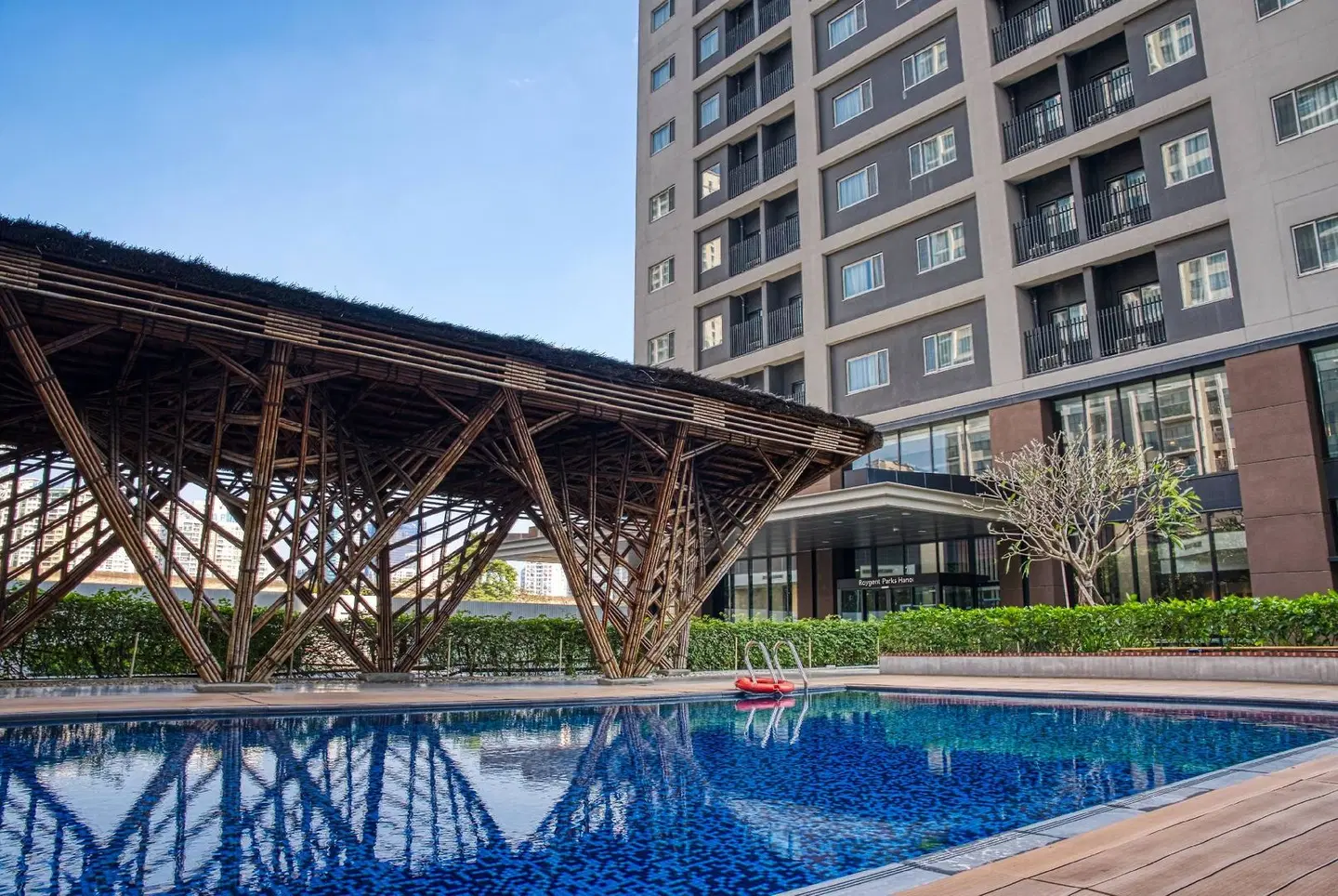 Roygent Parks Hanoi OUTDOOR_POOL