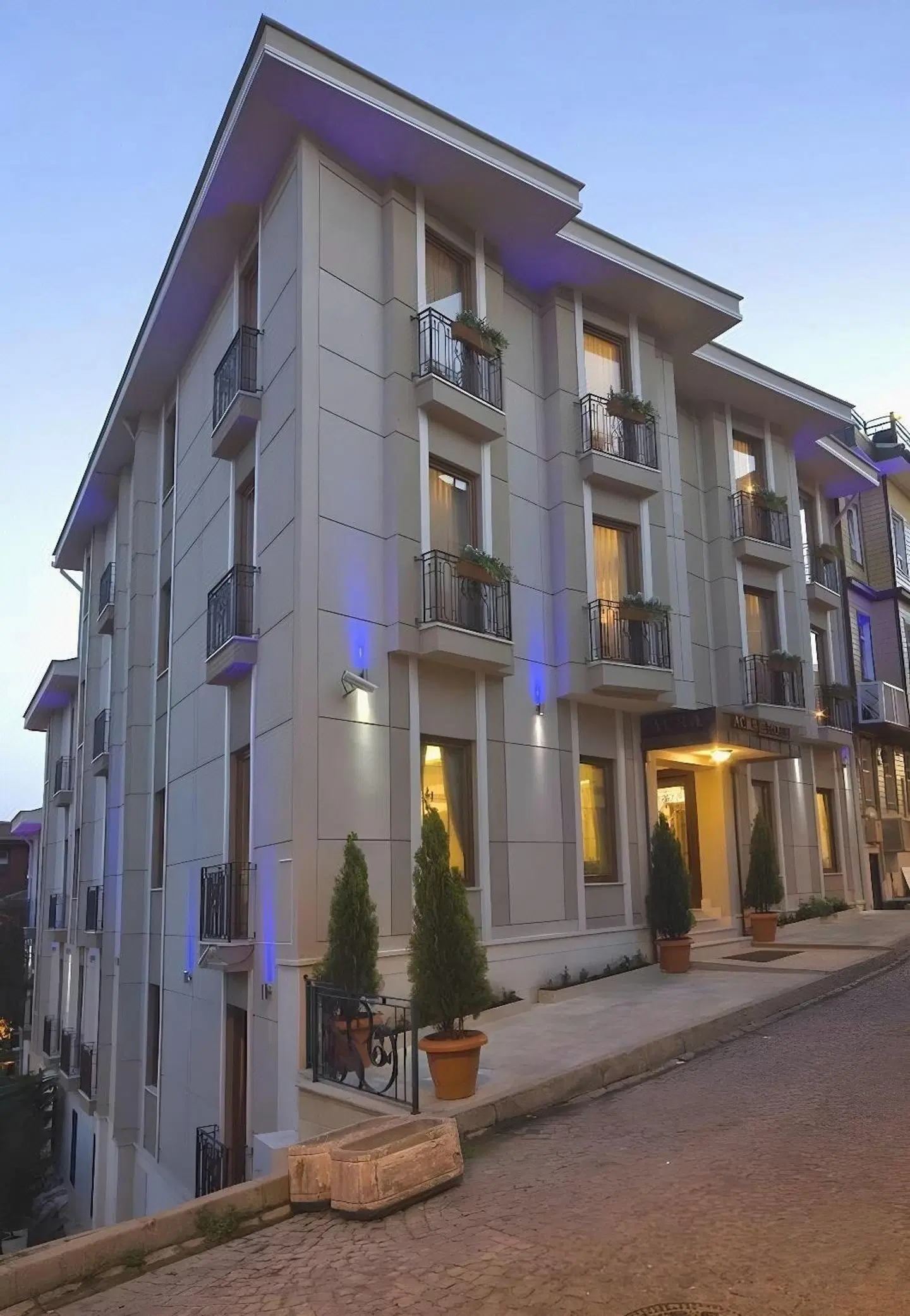 Acra Hotel EXTERIOR