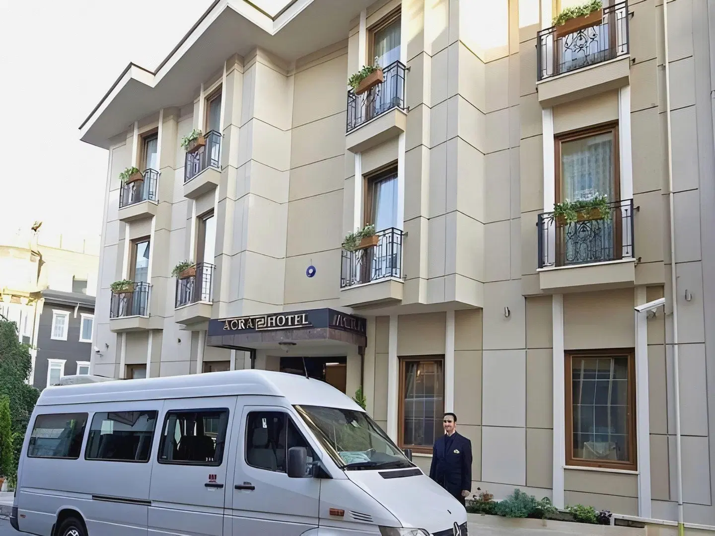 Acra Hotel EXTERIOR