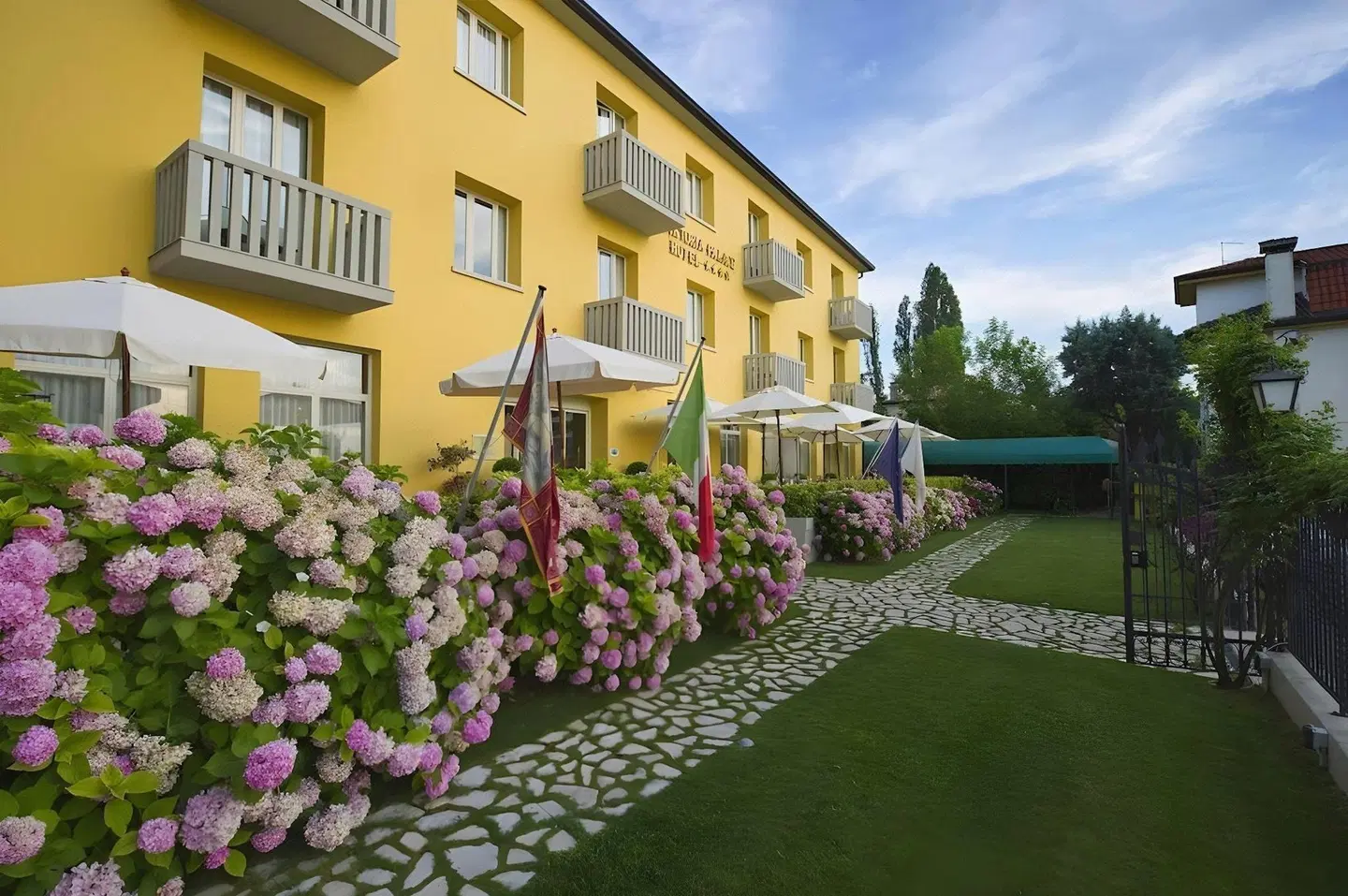 Viktoria Palace Hotel EXTERIOR