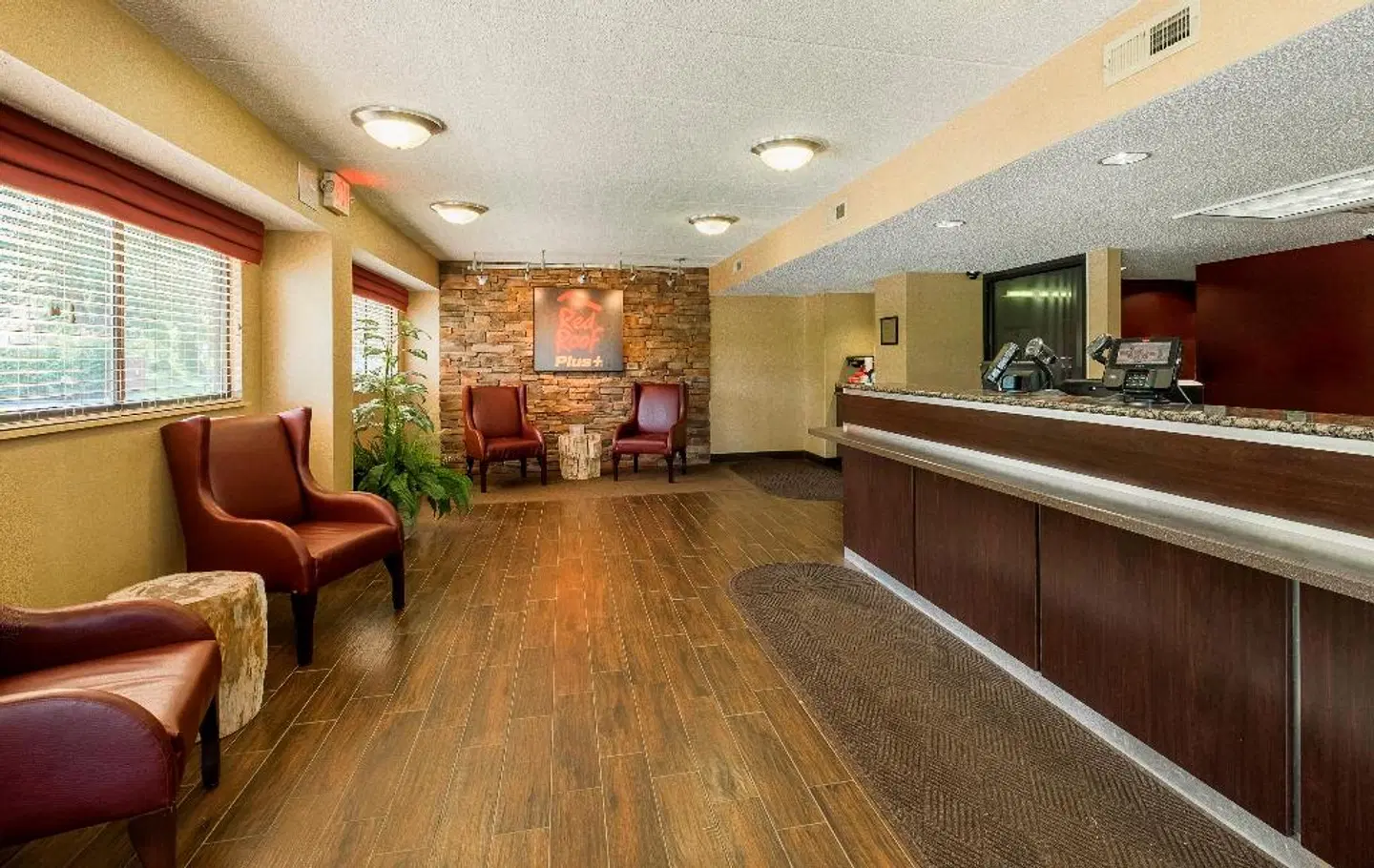 Red Roof PLUS Wilmington LOUNGE_LOBBY