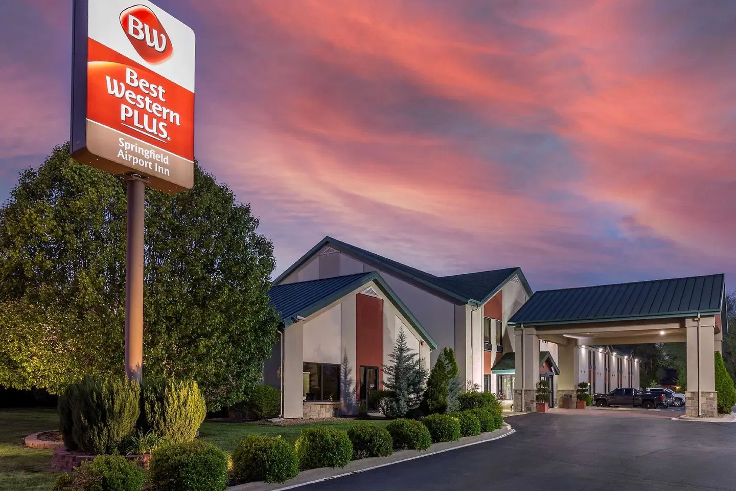 Best Western PLUS Springfield Airport EXTERIOR