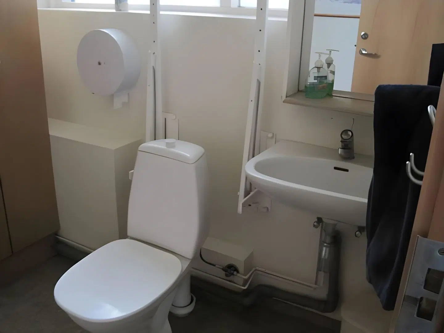 Akureyri H.I. Hostel Badezimmer