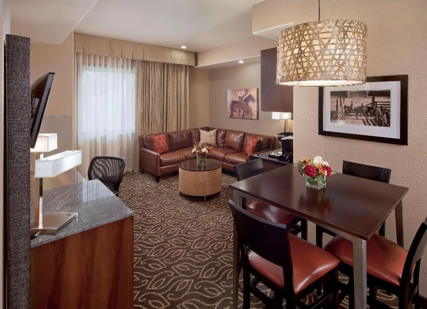 Best Western Premier Ivy Inn & Suites Bar