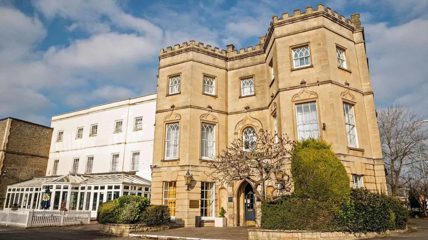 Arnos Manor EXTERIOR