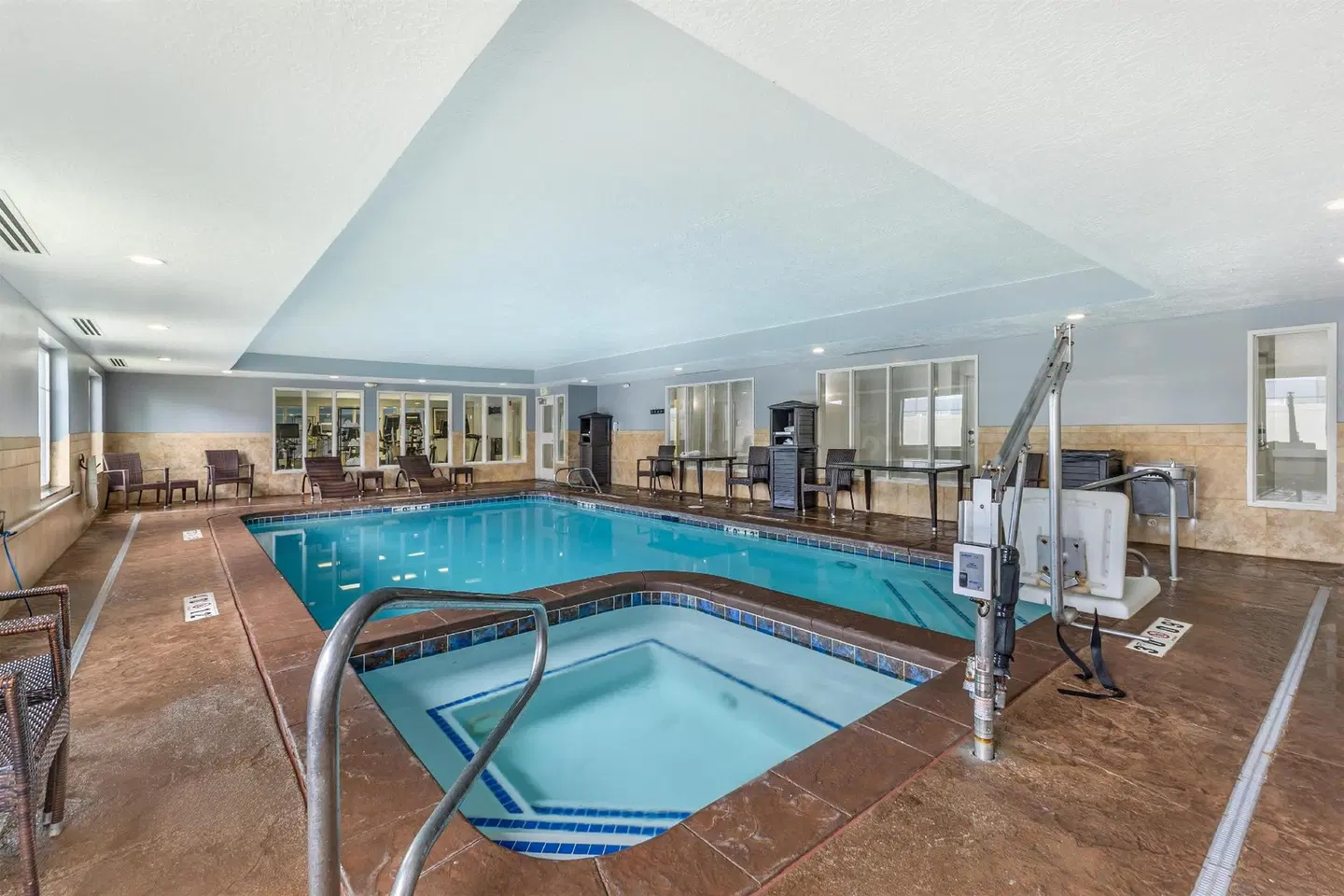 Best Western Plus Airport Inn & Suites Hallenbad