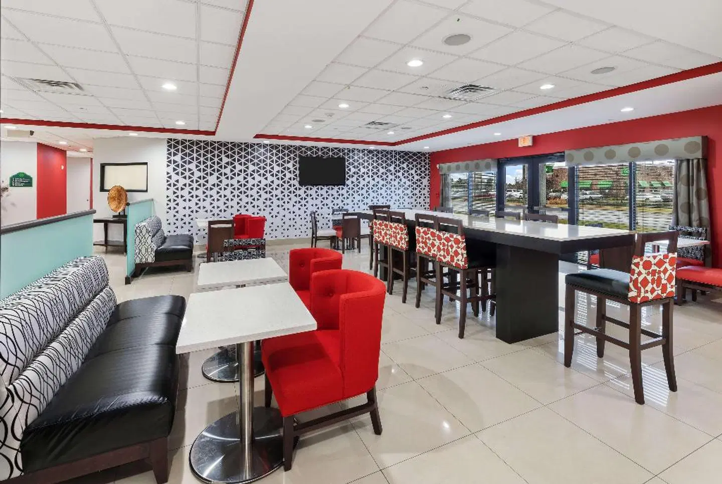 Wingate by Wyndham Lake Charles Casino Area Bar