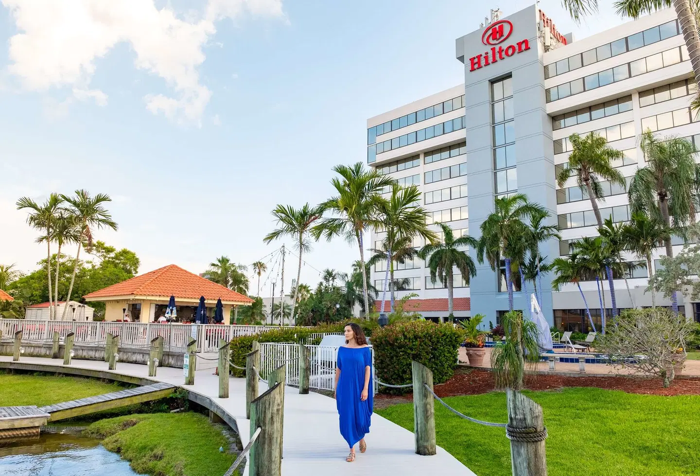 Hilton Palm Beach Airport EXTERIOR