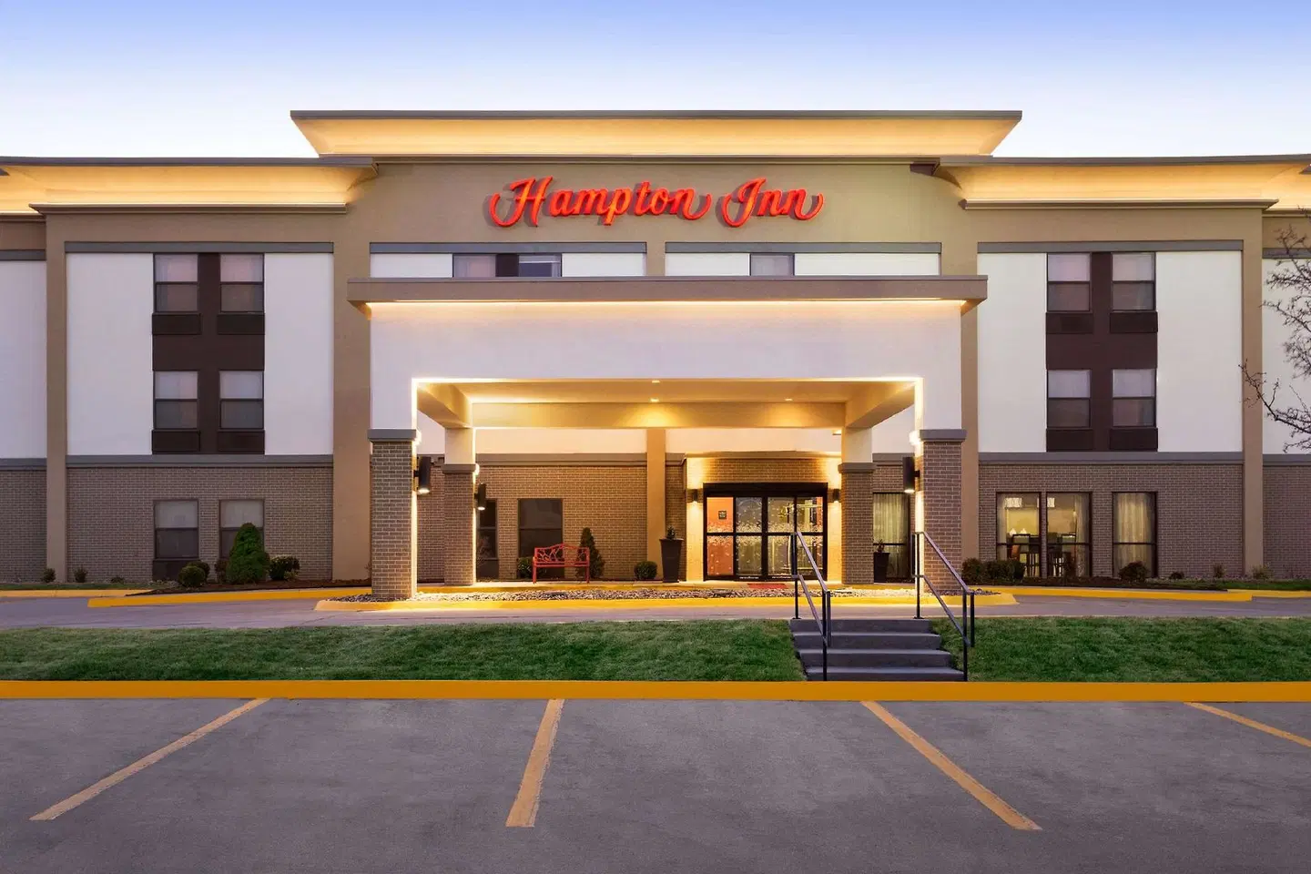 Hampton Inn Wichita East EXTERIOR