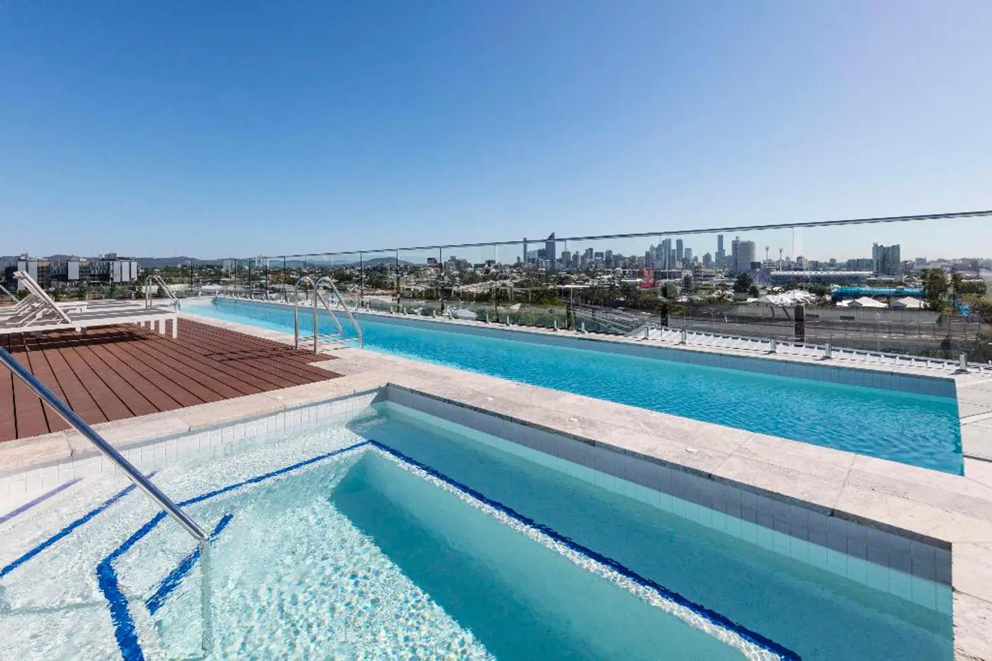 Oaks Woolloongabba OUTDOOR_POOL
