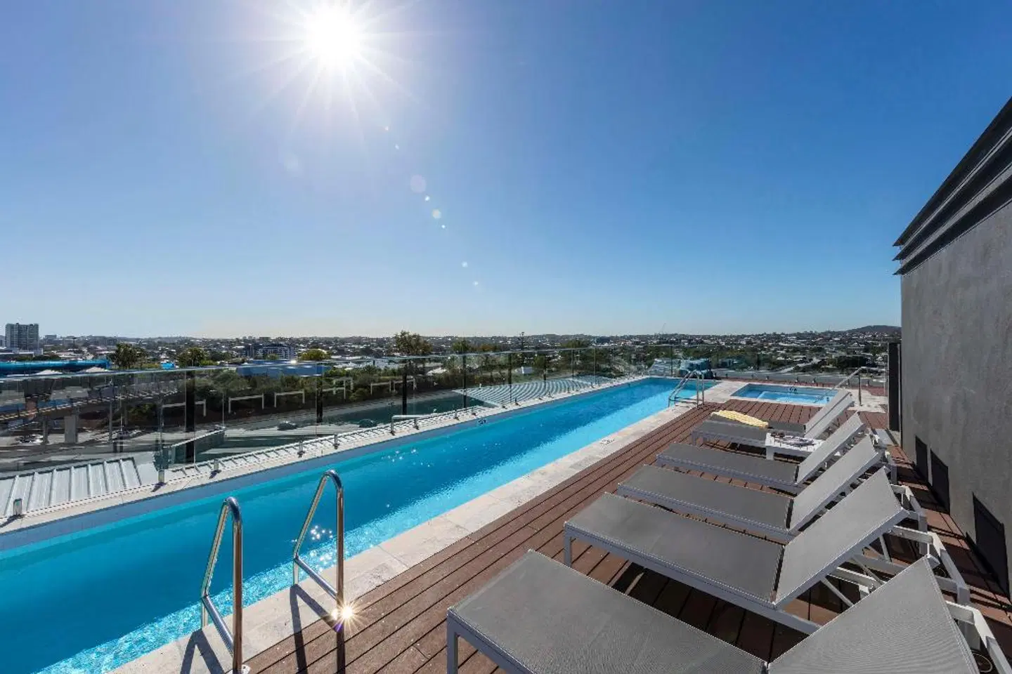 Oaks Woolloongabba OUTDOOR_POOL