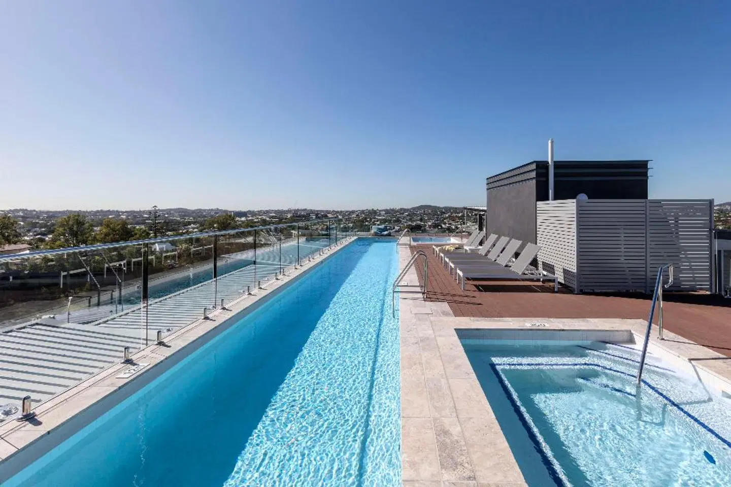 Oaks Woolloongabba OUTDOOR_POOL
