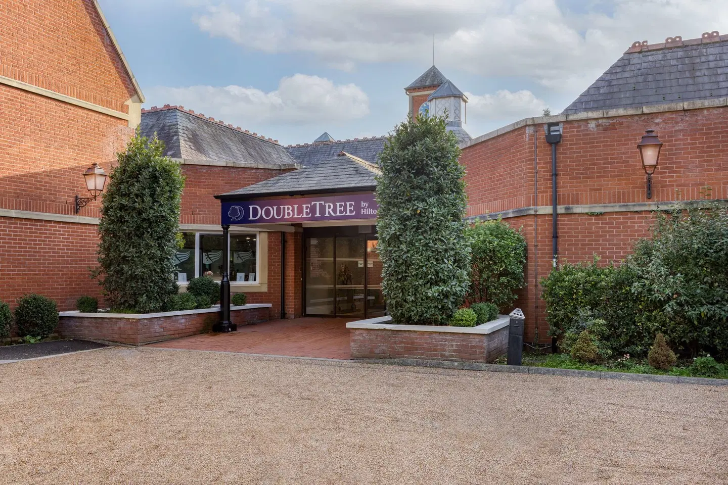 DoubleTree by Hilton St. Anne's Manor EXTERIOR