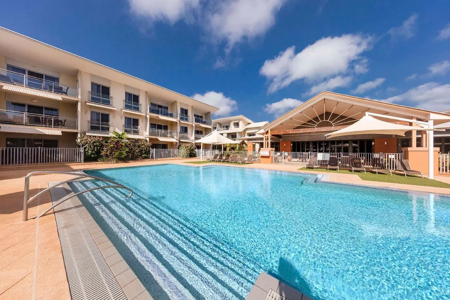 Oaks Broome Hotel OUTDOOR_POOL