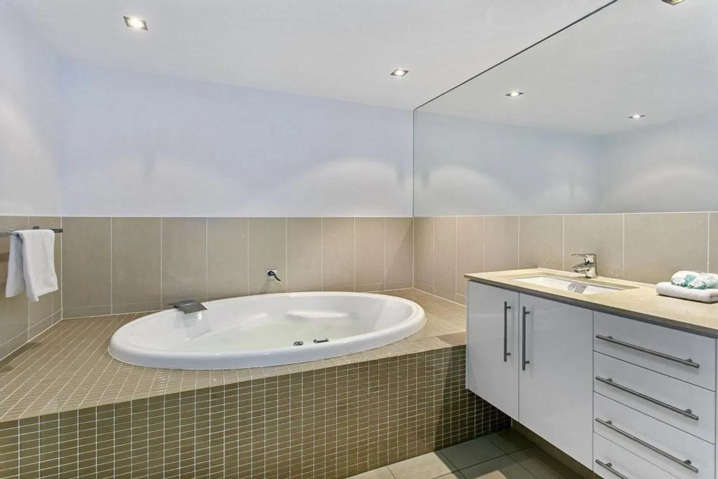 Proximity Waterfront Apartments Badezimmer