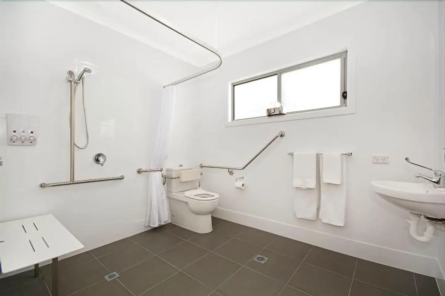 Cooroy Luxury Motel Apartments Badezimmer