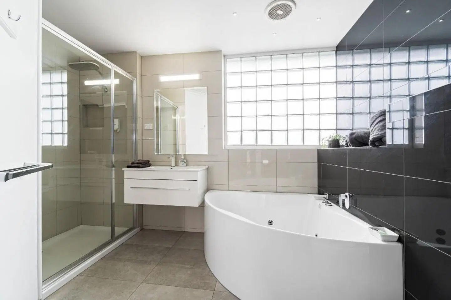 Baronga Motor Inn Badezimmer