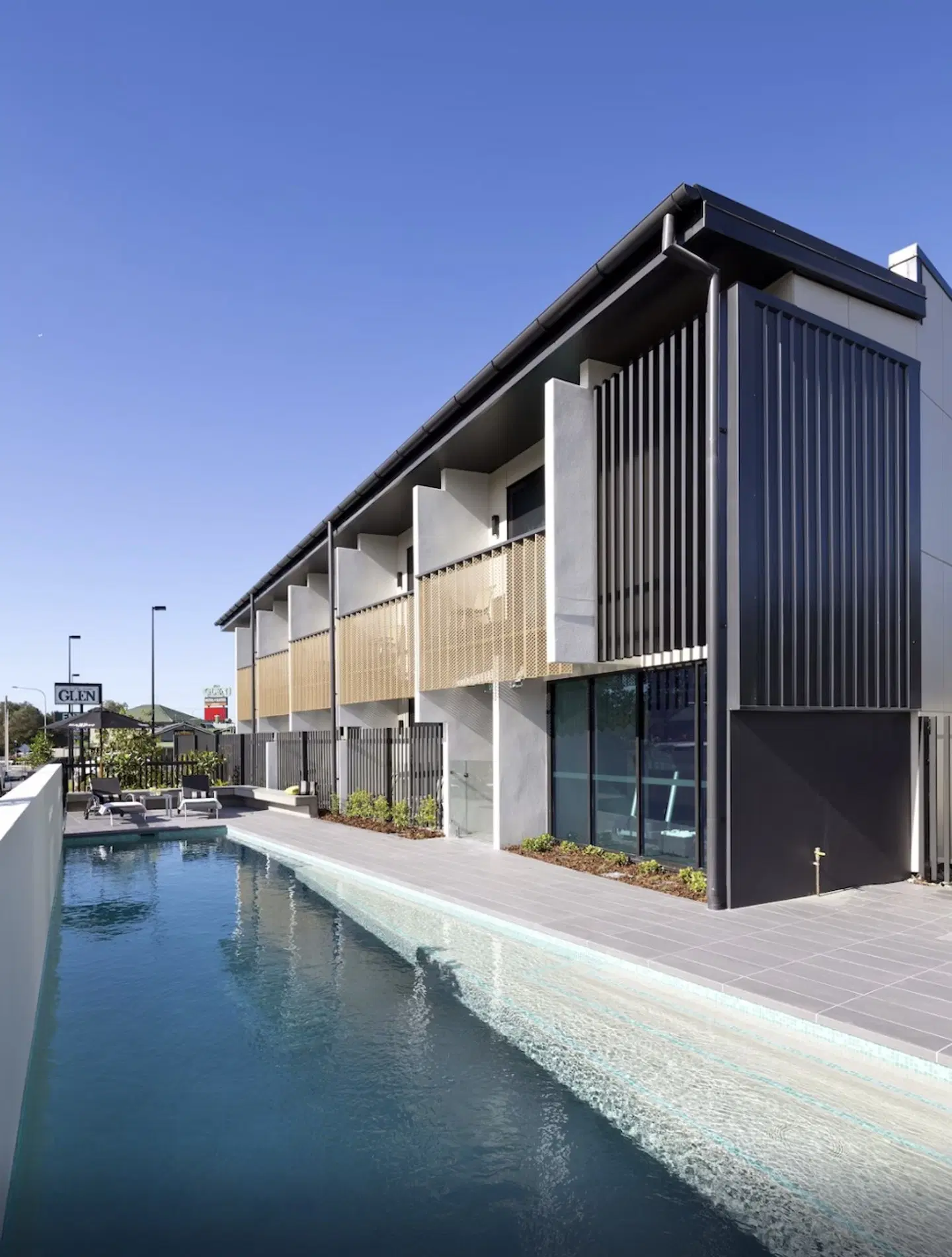 The Glen Hotel And Suites OUTDOOR_POOL
