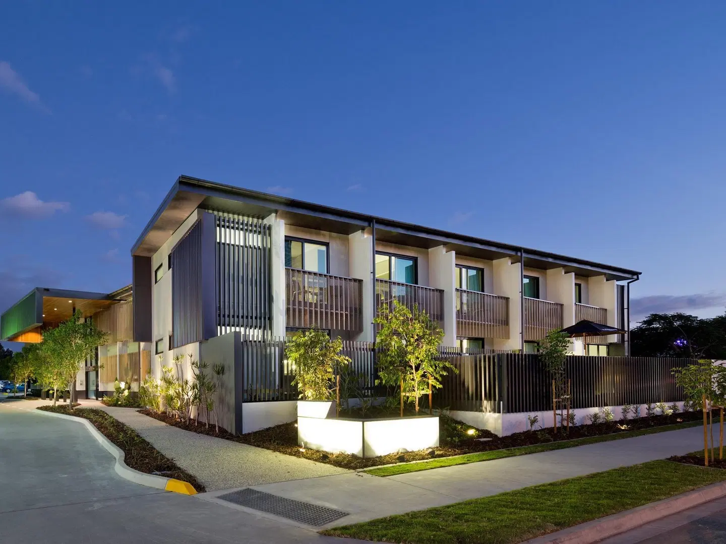 The Glen Hotel And Suites EXTERIOR