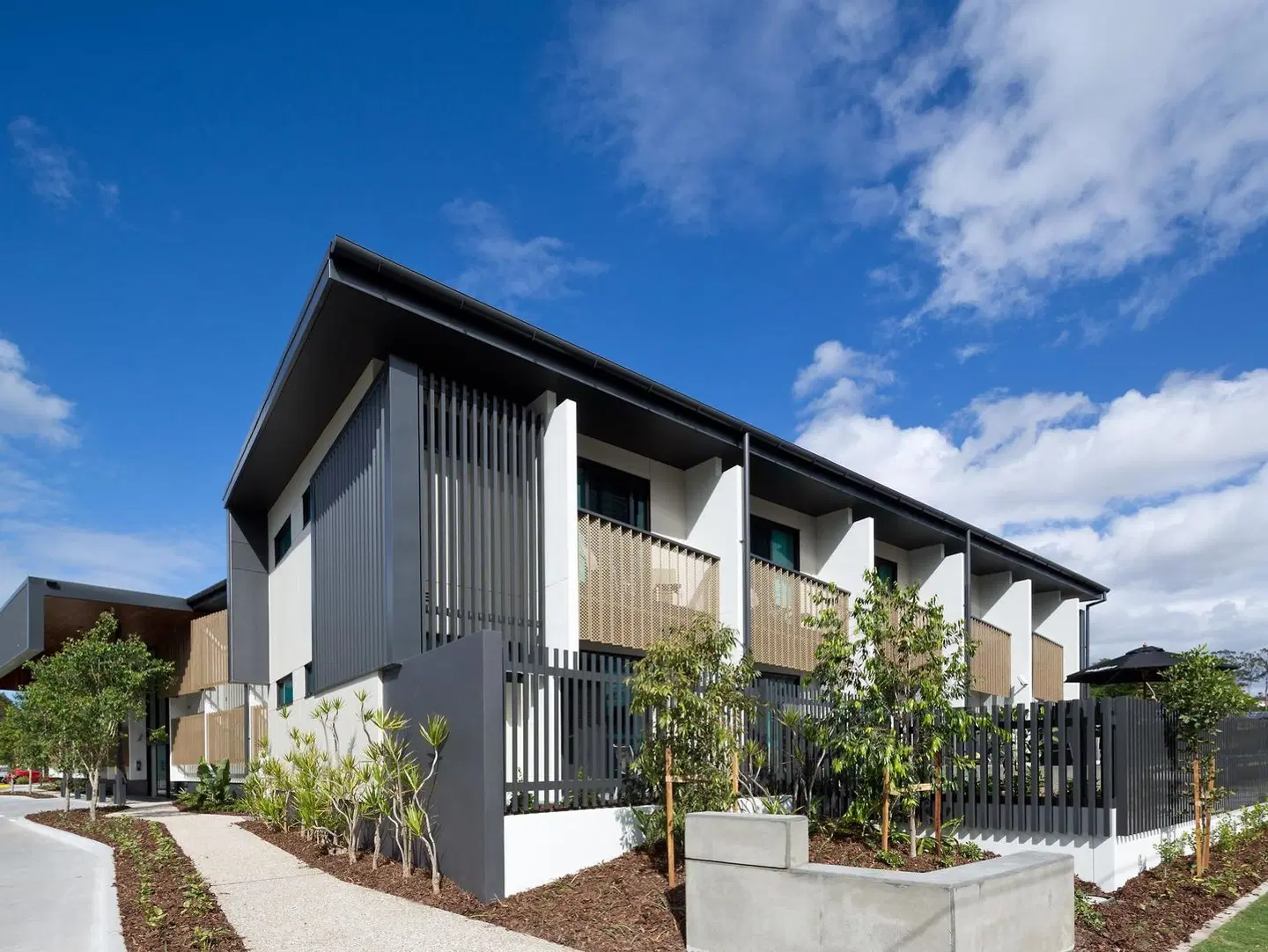 The Glen Hotel And Suites EXTERIOR