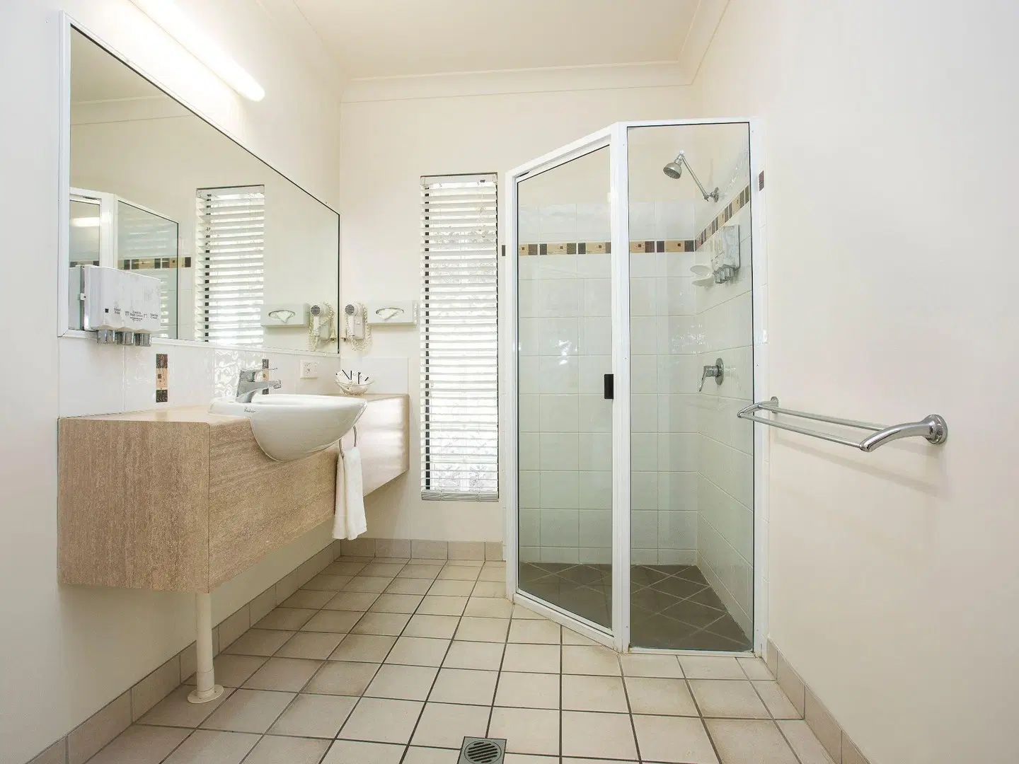 Coral Cay Resort Badezimmer