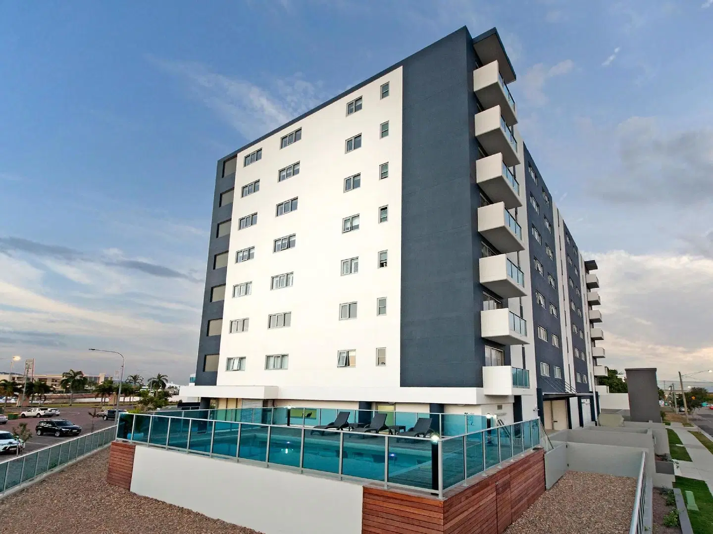 Allure Hotel & Apartments EXTERIOR
