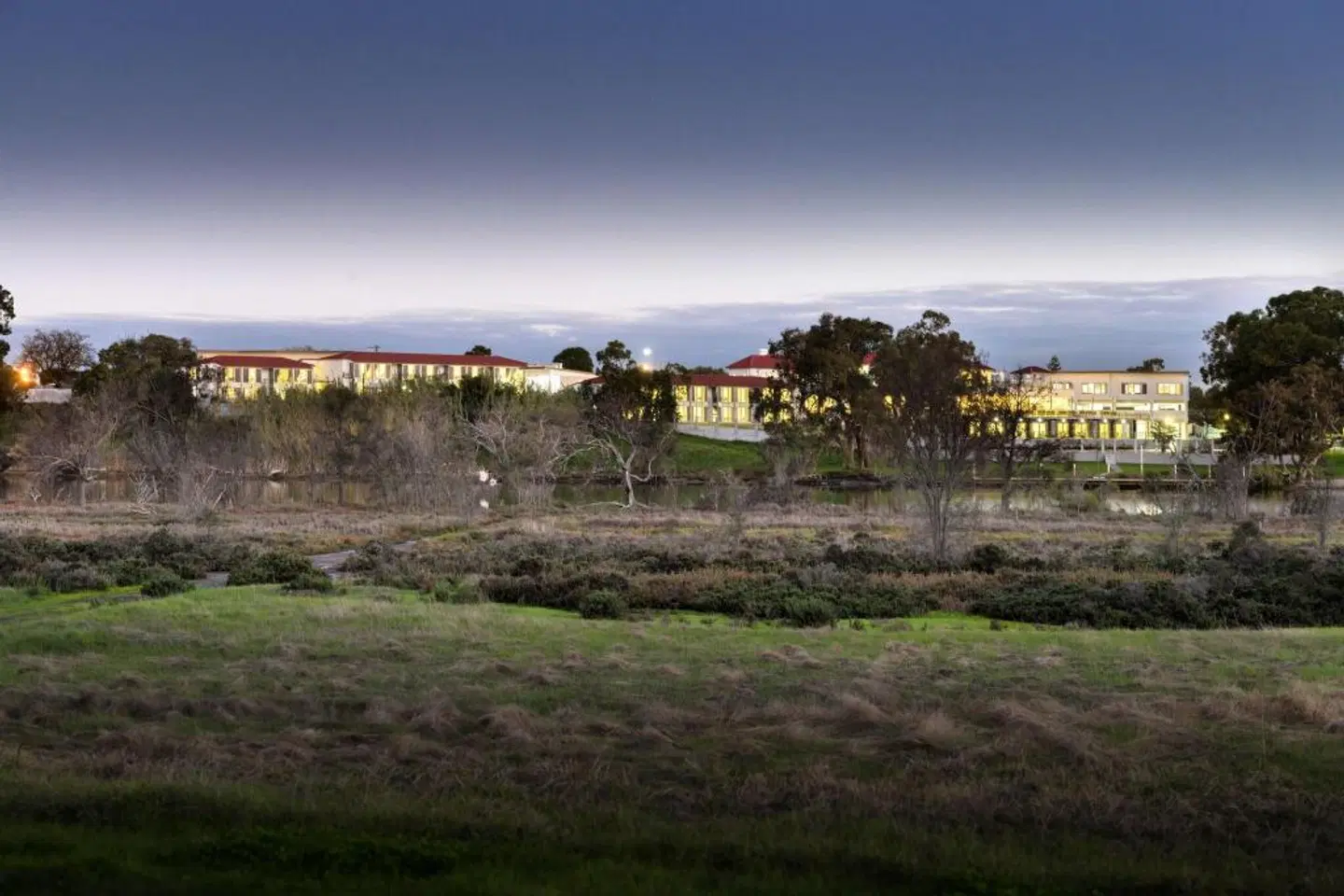 Swan River Hotel LANDSCAPE
