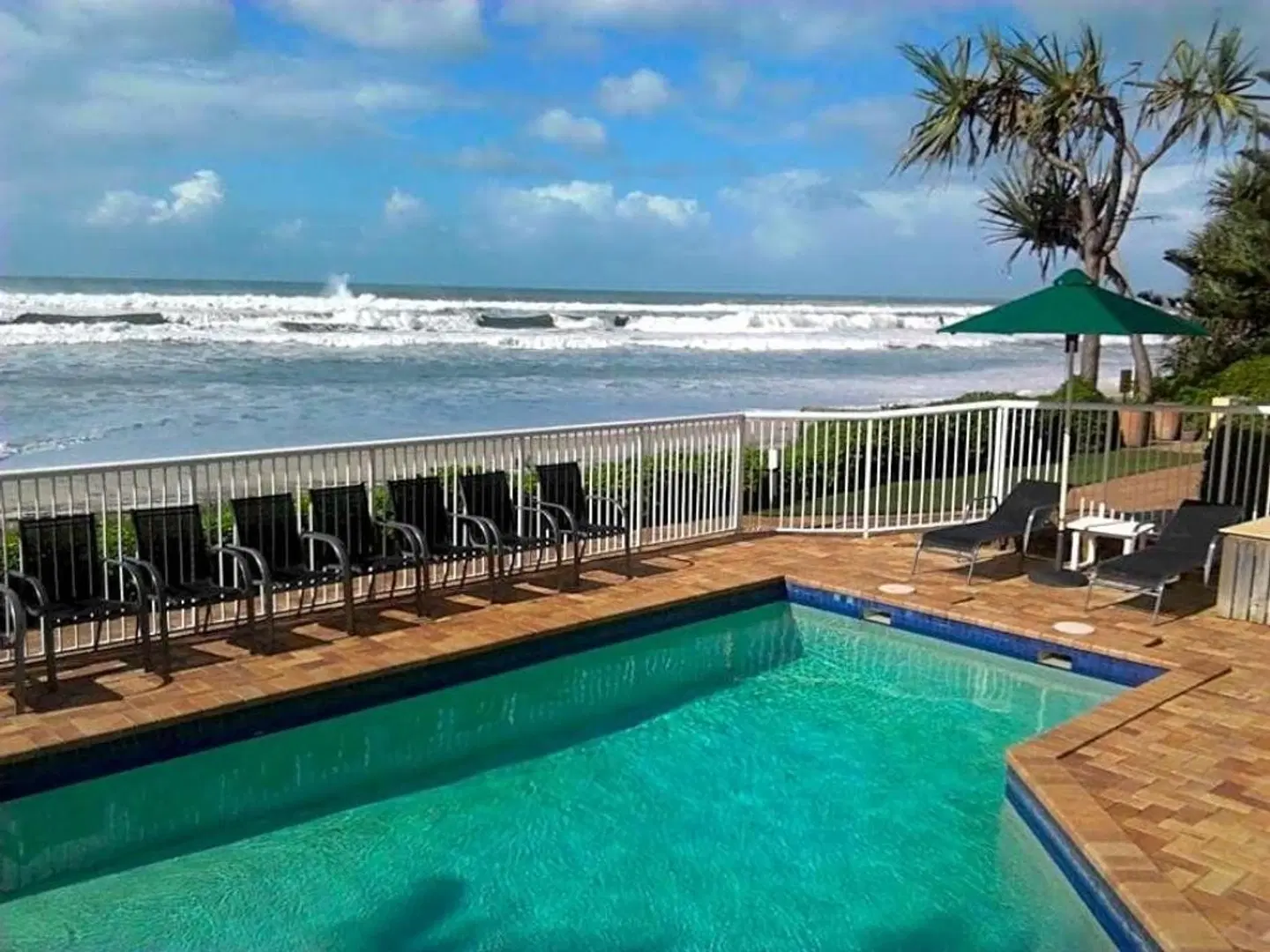 Surfers Horizons OUTDOOR_POOL