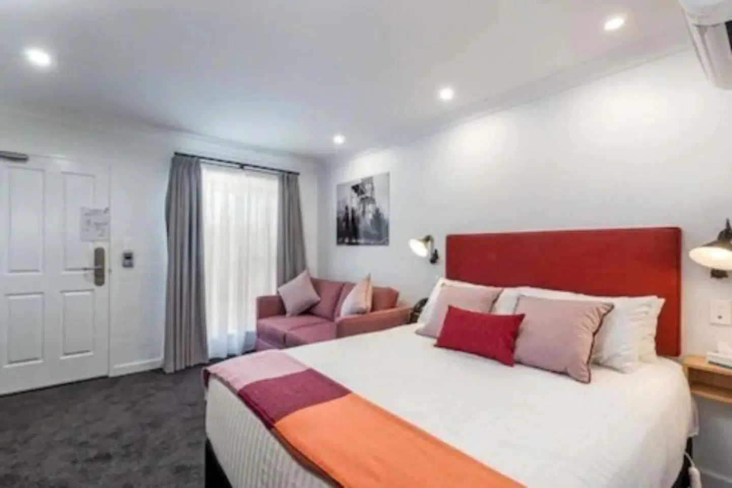 Town Square Motel ROOM_EXAMPLE