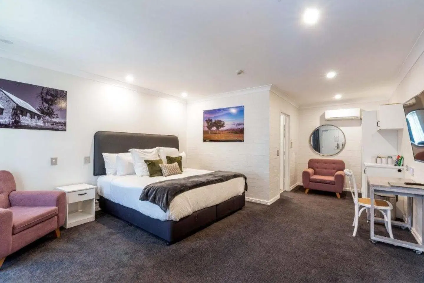 Town Square Motel ROOM_EXAMPLE