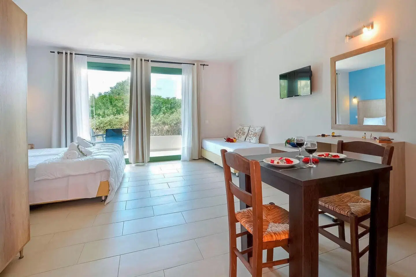 Likithos Hotel ROOM_EXAMPLE