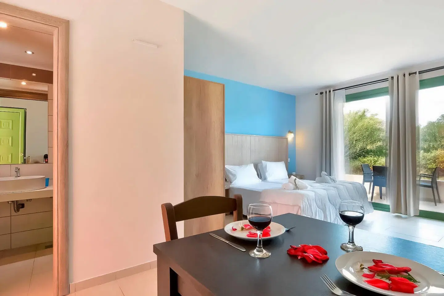 Likithos Hotel ROOM_EXAMPLE