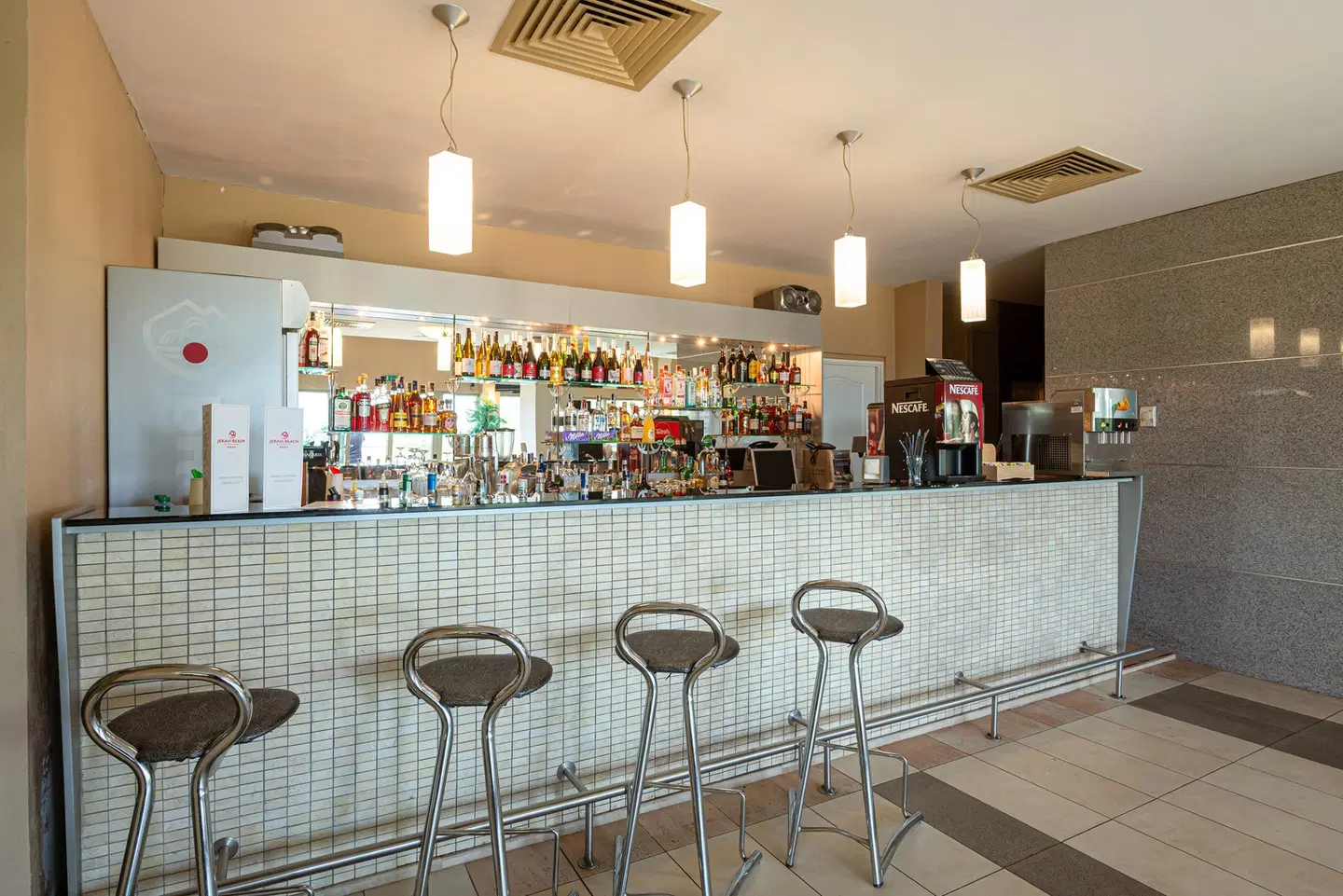 Jeravi Hotel Bar
