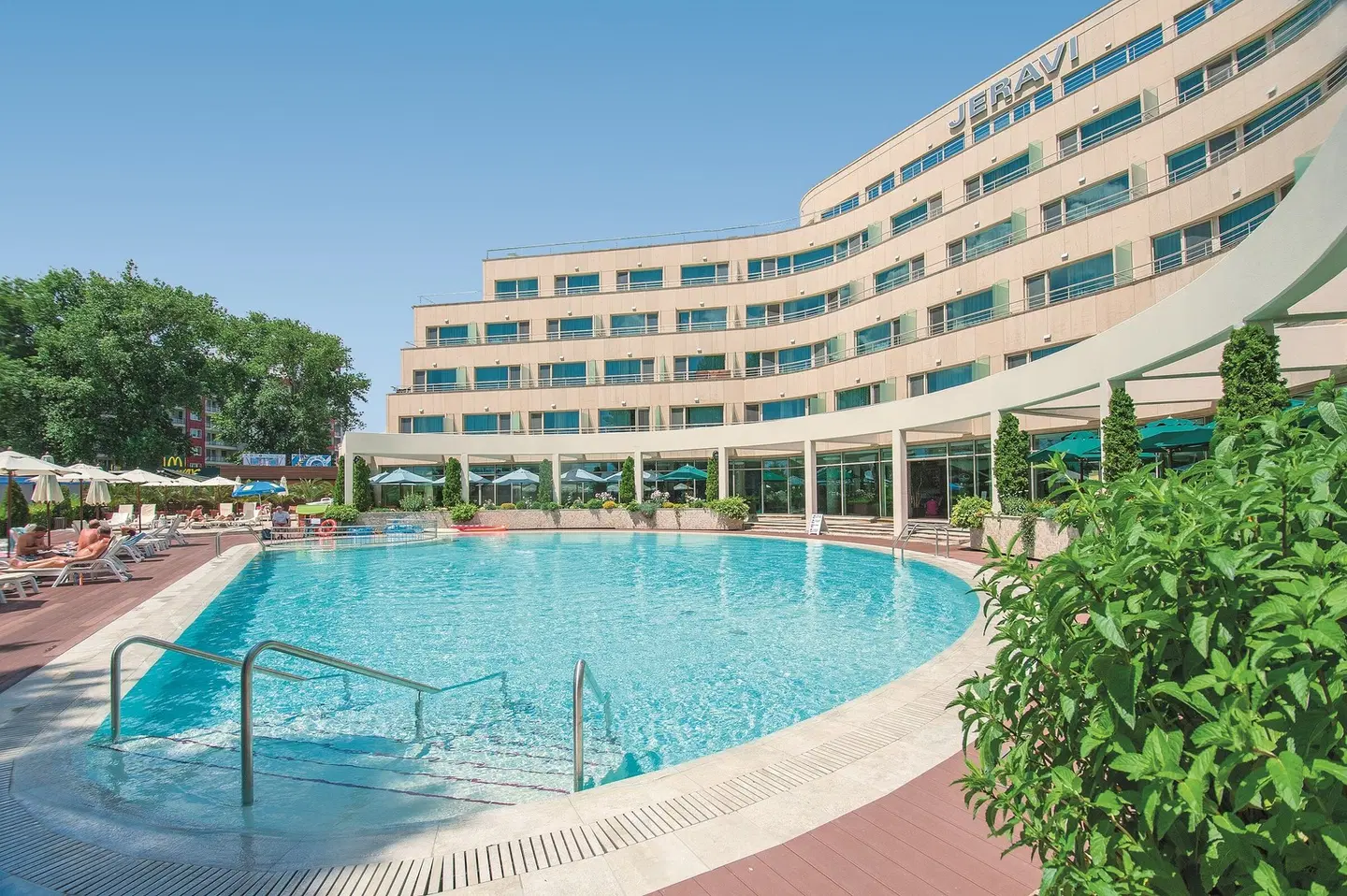 Jeravi Hotel OUTDOOR_POOL