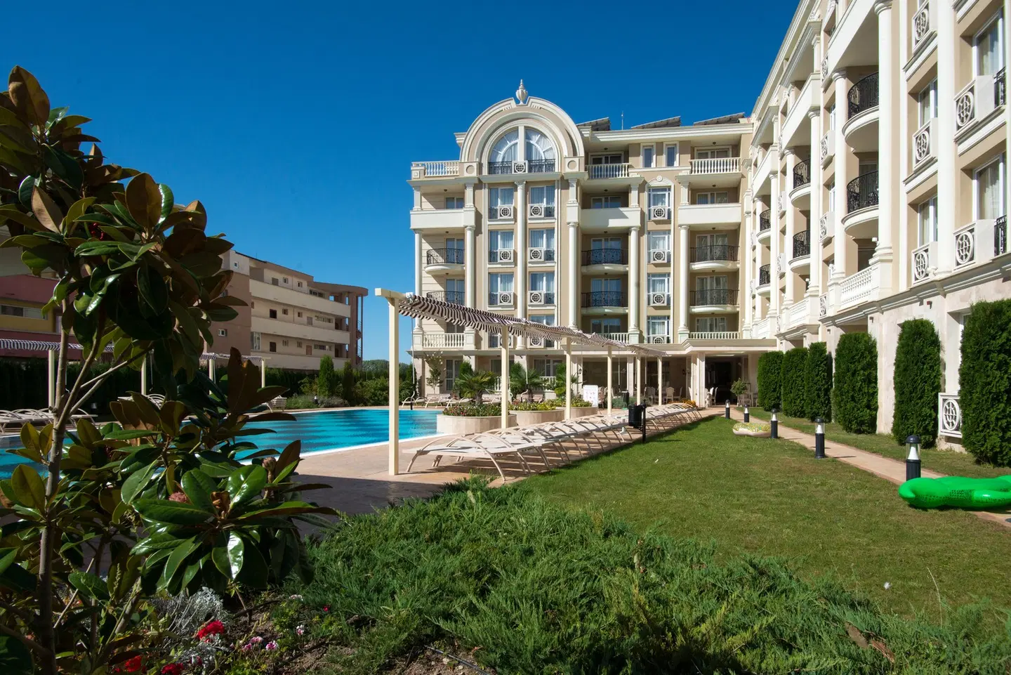 Rena Hotel EXTERIOR