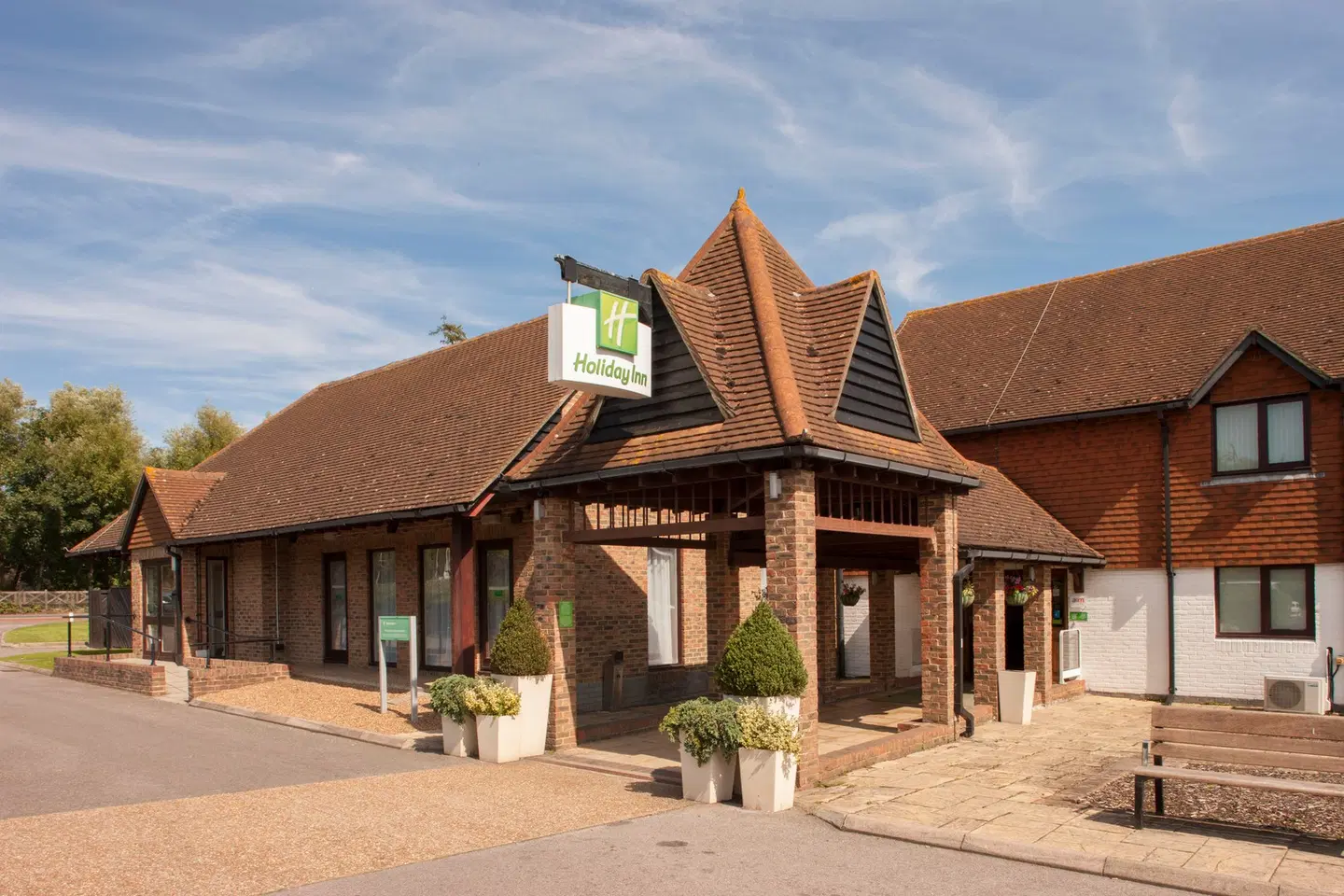 Holiday Inn Ashford Central by IHG EXTERIOR