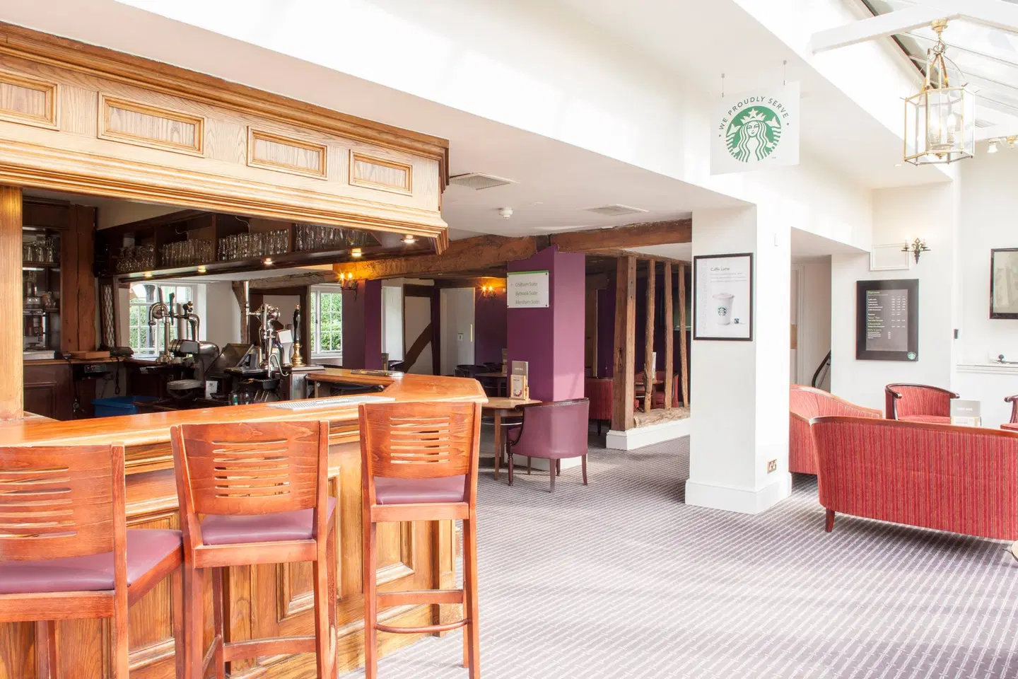 Holiday Inn Ashford Central by IHG Bar