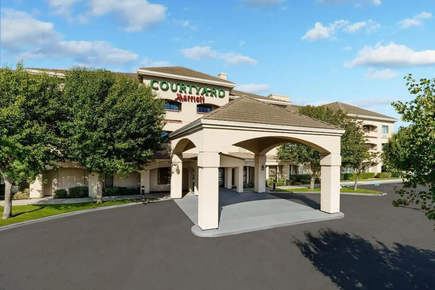 Courtyard By Marriott Salinas Monterey EXTERIOR
