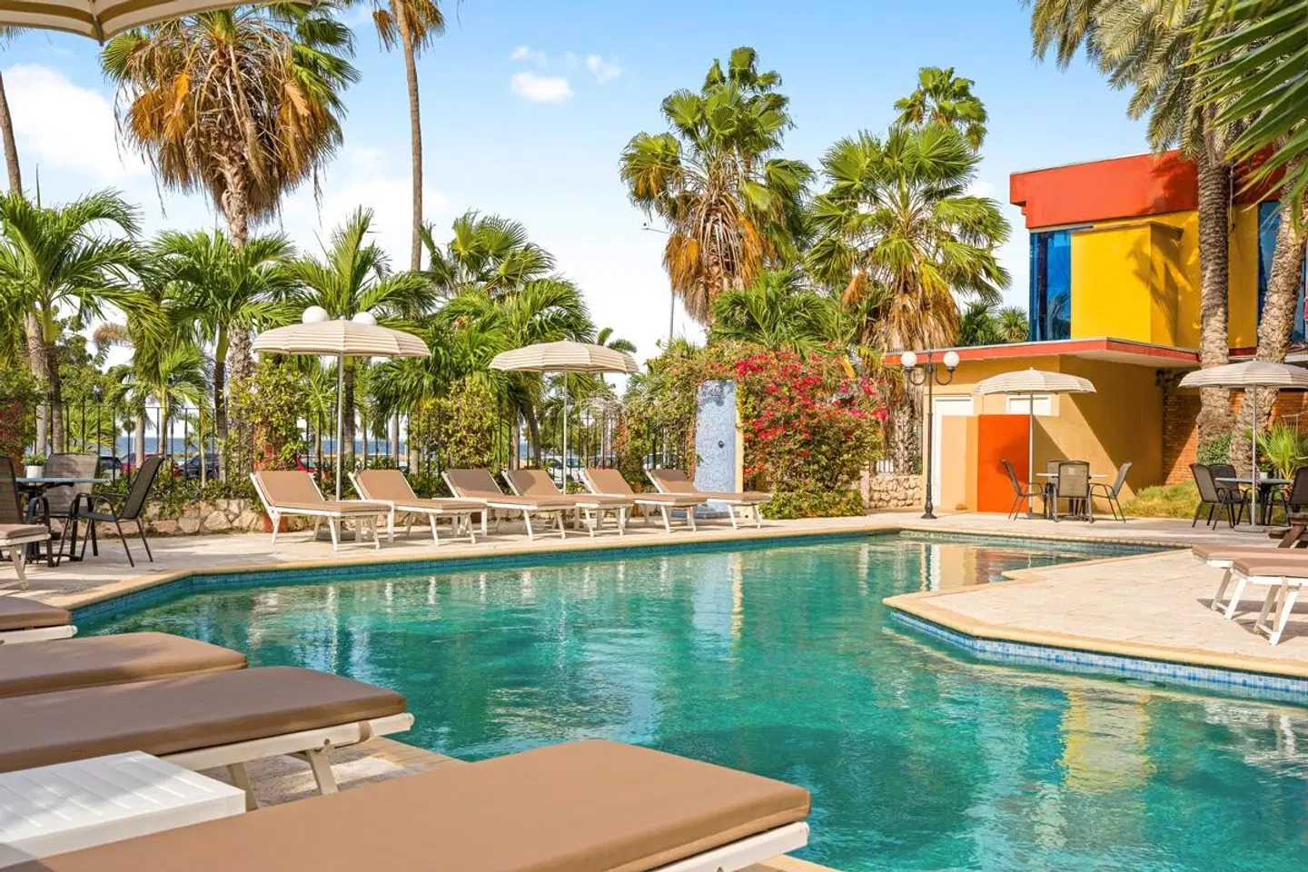 Parasasa Hotel Curaçao OUTDOOR_POOL