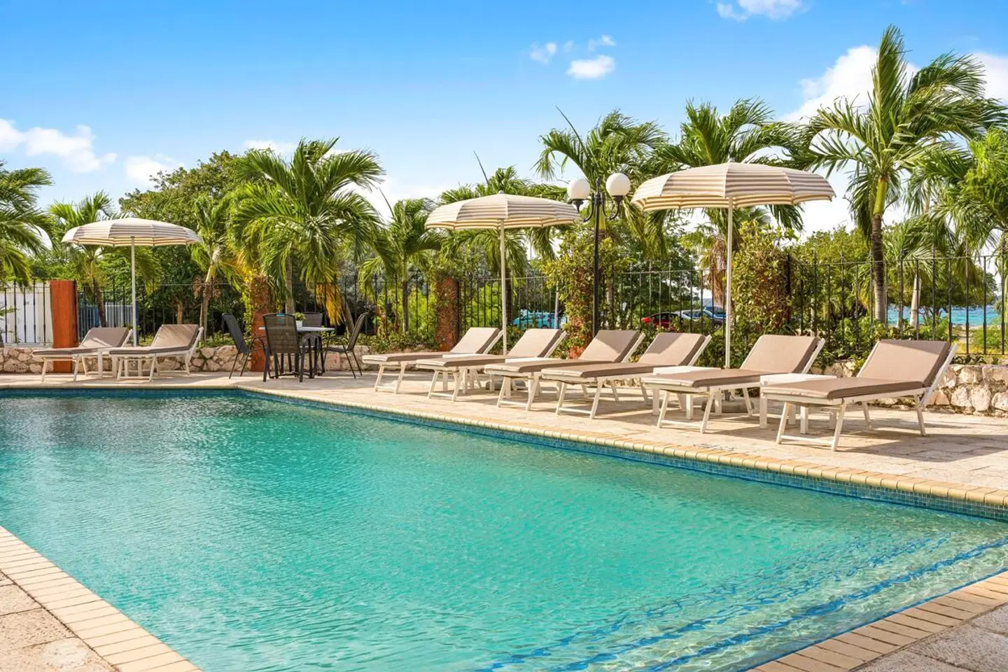 Parasasa Hotel Curaçao OUTDOOR_POOL