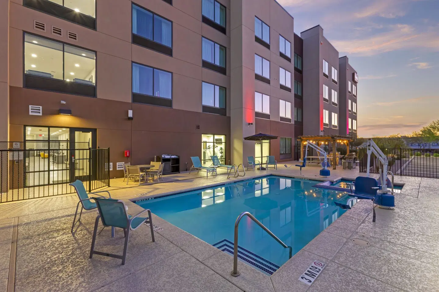 Best Western Plus Executive Residency Happy Valley/North Phoenix OUTDOOR_POOL